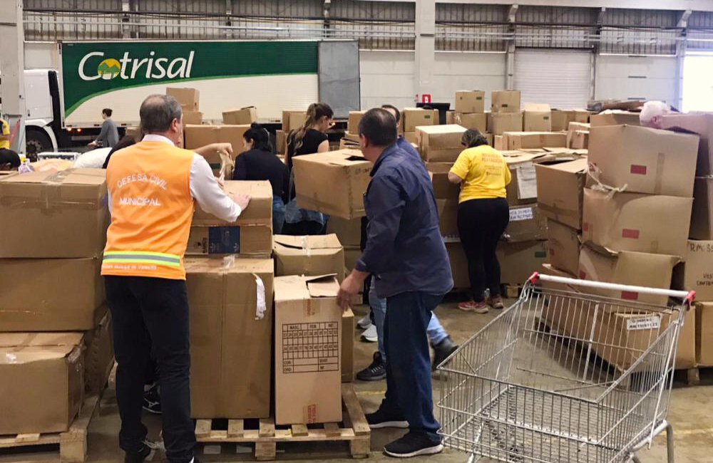 Voluntários de Vanini se mobilizaram para ajudar os mais afetados pelas enchentes