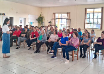 Grupo da Melhor Idade participa de encontro com terapeuta