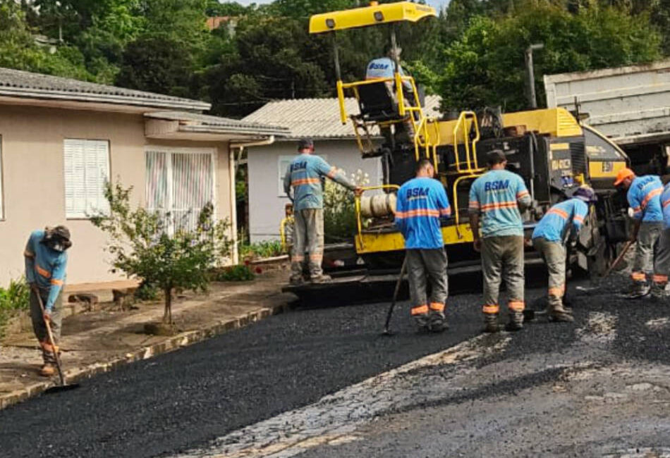 Mais um trecho da rua Senador Tarso Dutra foi asfaltado