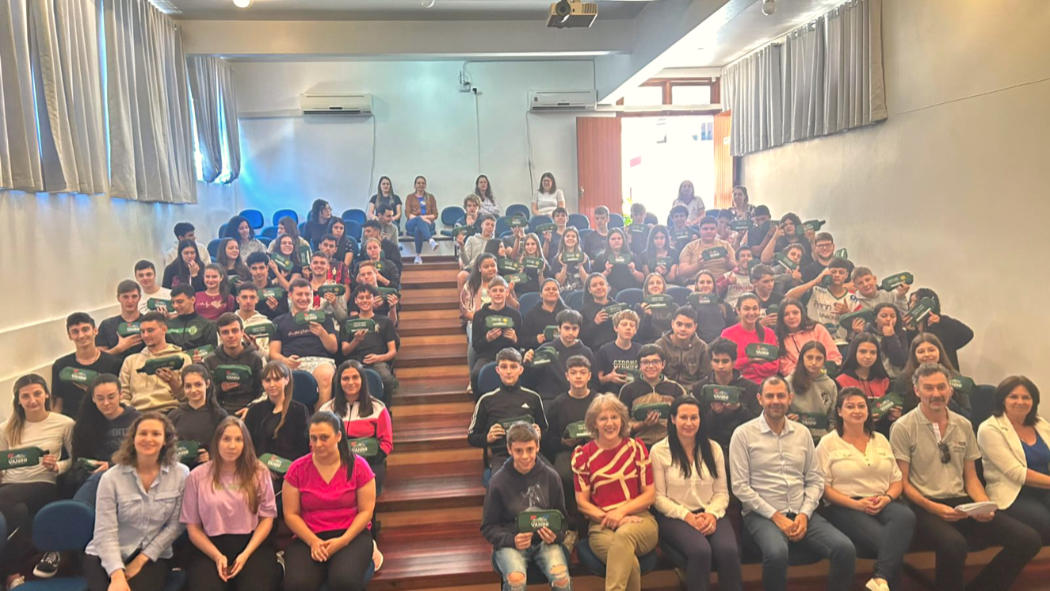 Alunos recebem premiação do programa Livre de Cáries