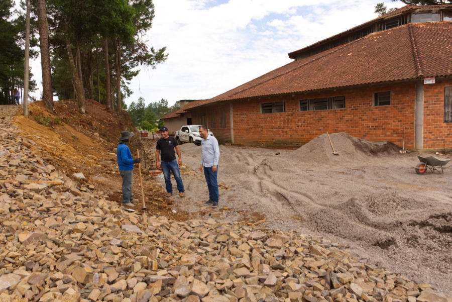 Prosseguem as obras de revitalização do CTG