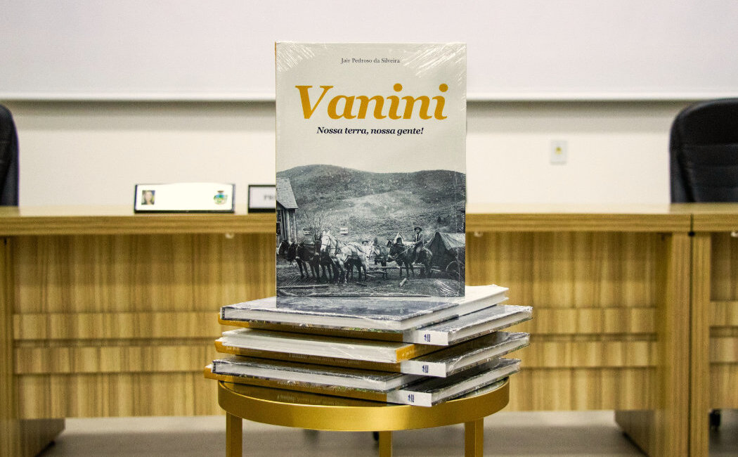 Livro “Vanini: nossa terra, nossa gente” foi lançado em evento no Plenário da Câmara de Vereadores