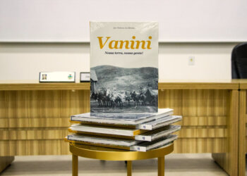 Livro “Vanini: nossa terra, nossa gente” foi lançado em evento no Plenário da Câmara de Vereadores