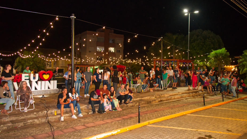 Show de Natal com a banda Terceira Dimensão encerrou a programação de aniversário de Vanini