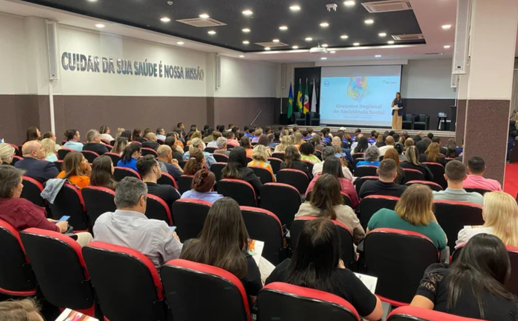 Vanini presente em Encontro Regional da Assistência Social