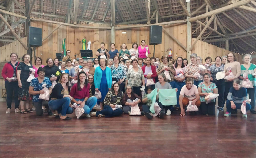 Almoço da Melhor Idade celebrou o Dia das Mães com música e confraternização