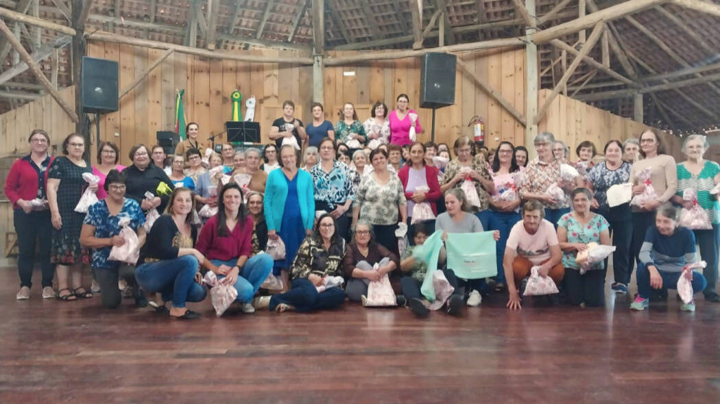 Almoço da Melhor Idade celebrou o Dia das Mães com música e confraternização