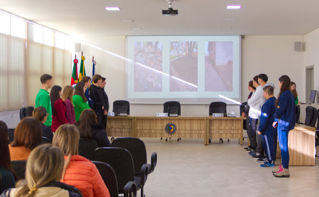 Administração Municipal prestigia apresentação do projeto Eco Clube Escolar da Escola Cônego Josué Bardin