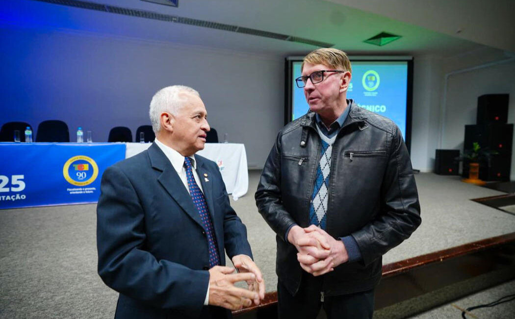 Prefeito e Vice-Prefeita participam de encontro do TCE-RS e firmam compromisso com a Primeira Infância